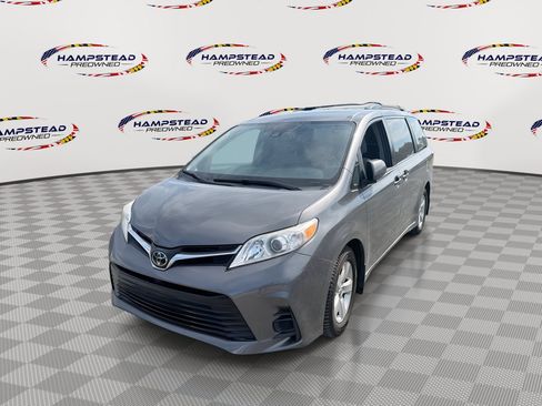 Used 2018 Toyota Sienna LE FWD image 1
