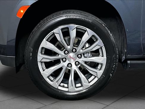 Used 2021 GMC Yukon XL Denali w/ Denali Premium Package RWD image 11