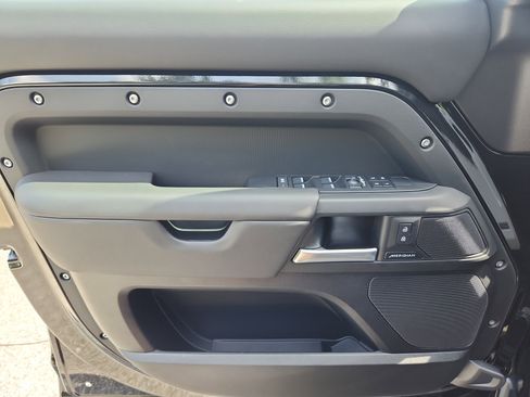 Used 2025 Land Rover Defender 130 S image 22