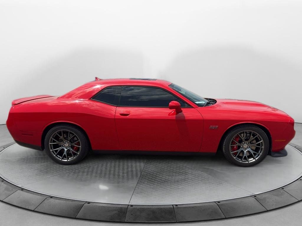 Used 2016 Dodge Challenger SRT w/ Technology Group RWD image 4