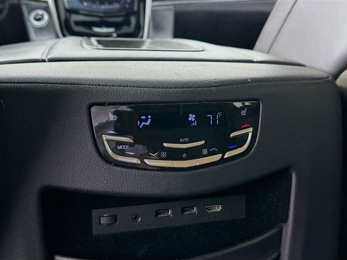Used 2019 Cadillac Escalade ESV Platinum AWD/4WD image 25