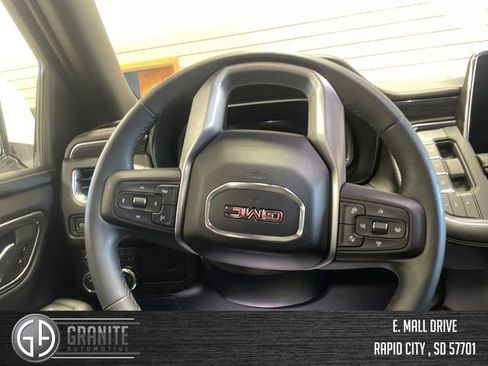 Used 2023 GMC Yukon SLT w/ SLT Luxury Package AWD/4WD image 15