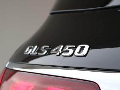 Used 2025 Mercedes-Benz GLS 450 4MATIC image 36