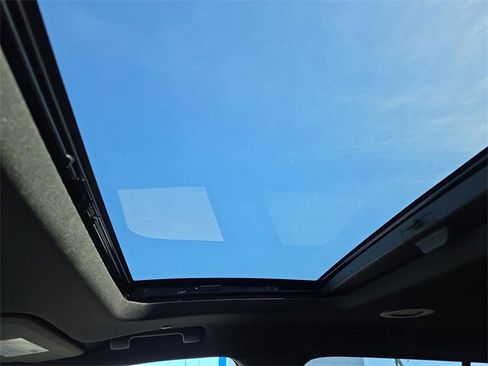 Used 2023 Chevrolet Traverse Premier w/ Redline Edition image 29