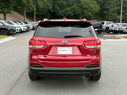 Used 2018 Kia Sorento FWD image 4