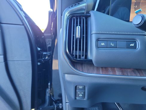 New 2025 Nissan Armada SL w/ Captain's Chari Seat Package image 21