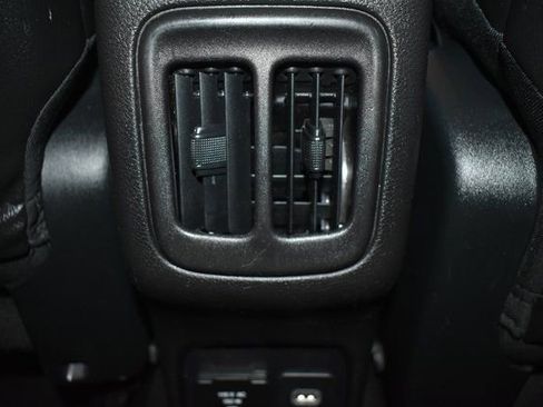 Used 2019 Jeep Compass Latitude image 32