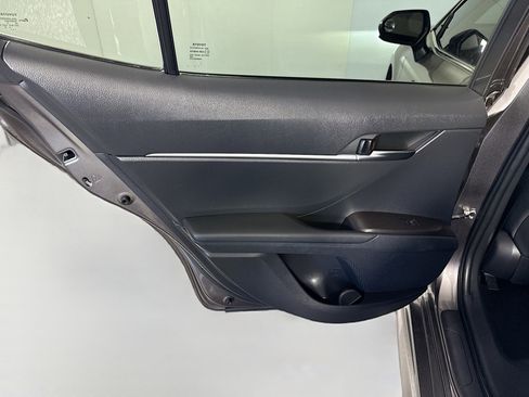 Used 2021 Toyota Camry SE image 25