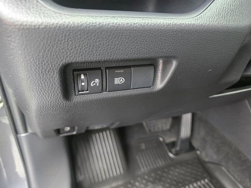 Used 2022 Toyota RAV4 LE AWD/4WD image 18