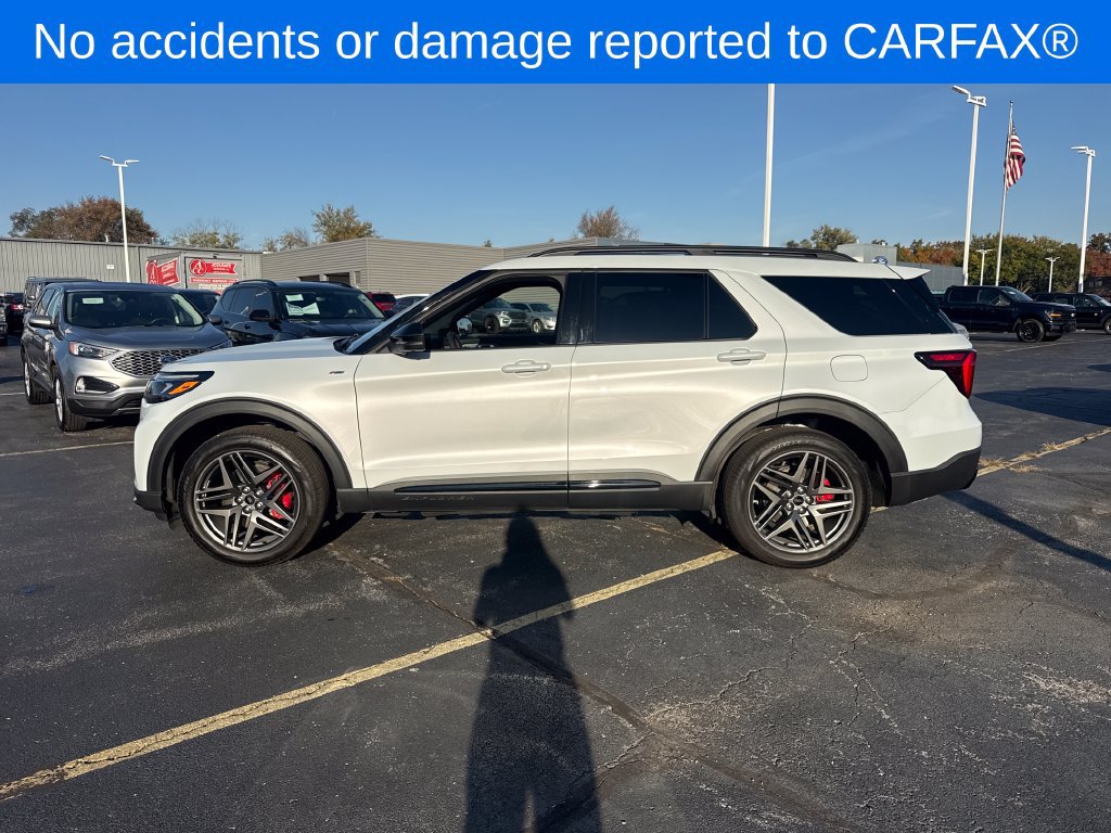 Used 2026 Ford Explorer ST-Line w/ ST-Line Street Pack AWD/4WD image 2