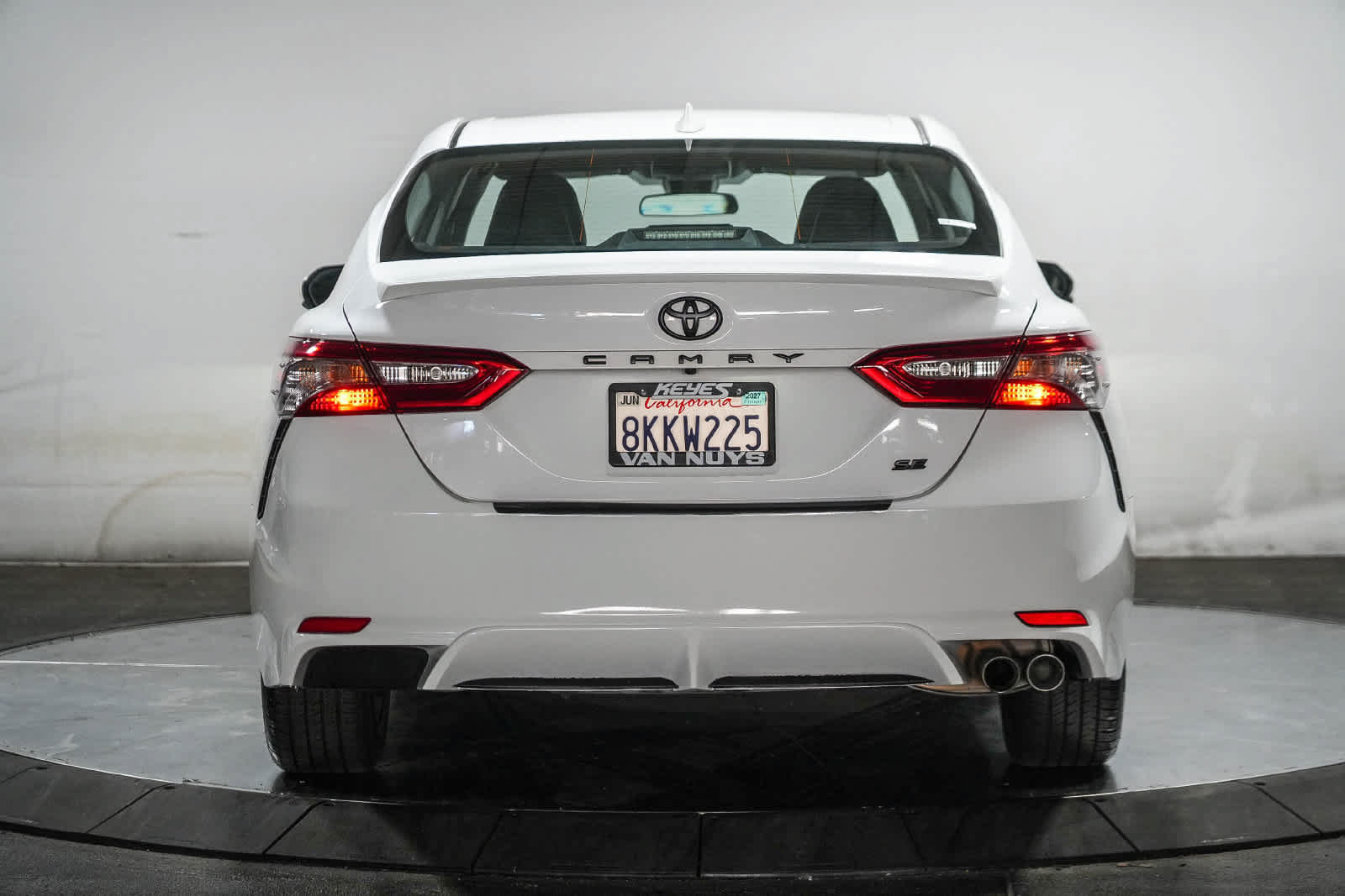 Used 2019 Toyota Camry SE w/ Carpet Mat Package FWD image 6