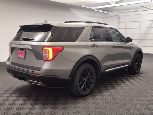 Used 2020 Ford Explorer XLT w/ Equipment Group 202A AWD/4WD image 9