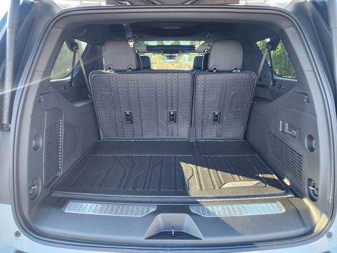 New 2026 Chevrolet Suburban High Country image 12