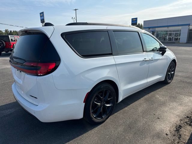 Used 2025 Chrysler Pacifica Limited FWD image 7