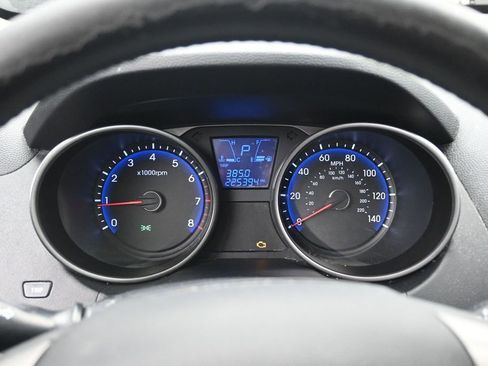Used 2011 Hyundai Tucson Limited w/ Premium Pkg 3 FWD image 12