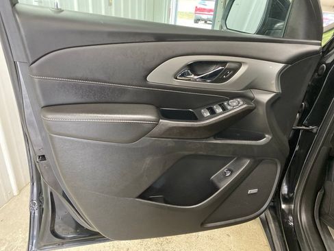 Used 2023 Chevrolet Traverse LT w/ LT Premium Package AWD/4WD image 33