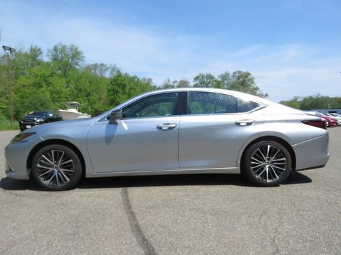 Used 2024 Lexus ES 350 w/ Premium Package FWD image 8