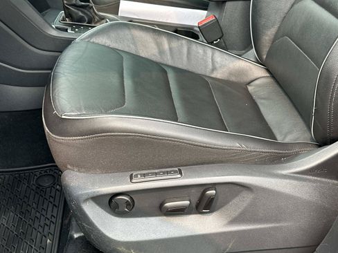 Used 2018 Volkswagen Tiguan SEL Premium AWD/4WD image 17