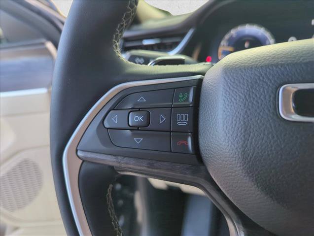 Used 2024 Jeep Grand Cherokee Limited RWD image 17