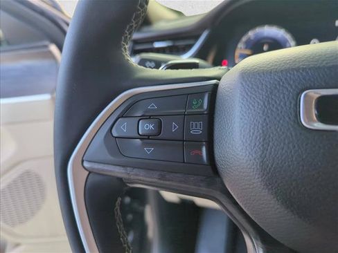 Used 2024 Jeep Grand Cherokee Limited RWD image 17