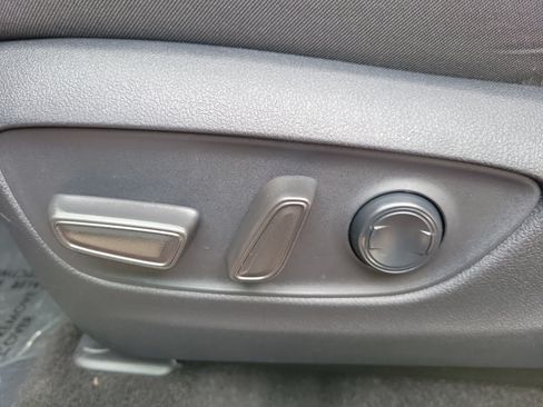 Used 2025 Toyota RAV4 XLE w/ Convenience Package FWD image 24