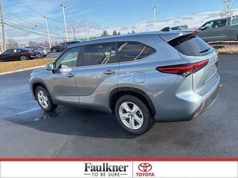 Used 2023 Toyota Highlander LE image 12