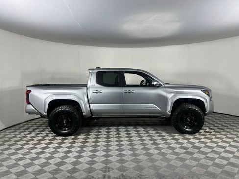 Used 2025 Toyota Tacoma SR5 image 10