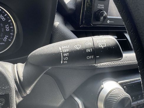Certified 2021 Toyota RAV4 LE AWD/4WD image 20