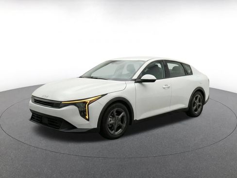 Used 2025 Kia K4 FWD image 3