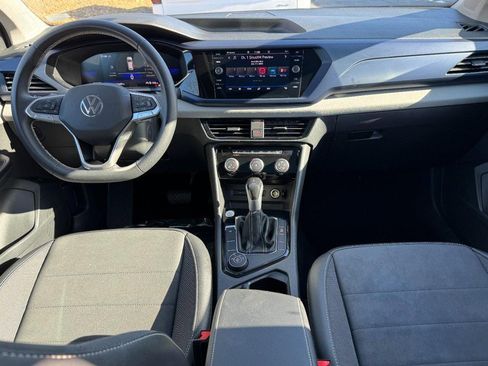 Used 2023 Volkswagen Taos SE w/ Panoramic Sunroof Package image 11