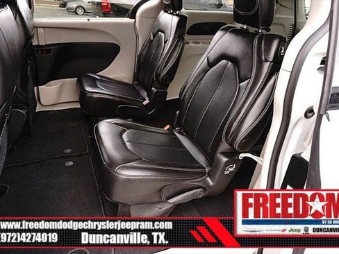 Certified 2024 Chrysler Pacifica Touring-L image 15