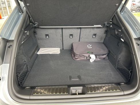 Used 2025 Porsche Macan Electric RWD image 36