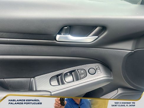 Used 2025 Nissan Altima 2.5 SV w/ SV Premium Package image 11