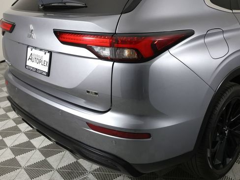 Used 2024 Mitsubishi Outlander SE Black Edition FWD image 44