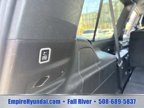 Used 2024 Jeep Wagoneer L Series II w/ Flexible Seating Group AWD/4WD image 7