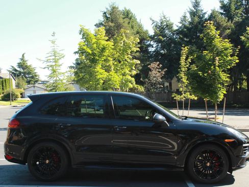 Used 2014 Porsche Cayenne GTS AWD/4WD image 4
