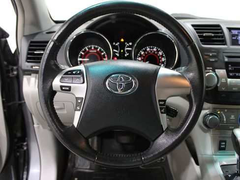 Used 2012 Toyota Highlander SE image 9