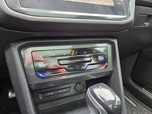 Used 2022 Volkswagen Tiguan SEL R-Line image 23