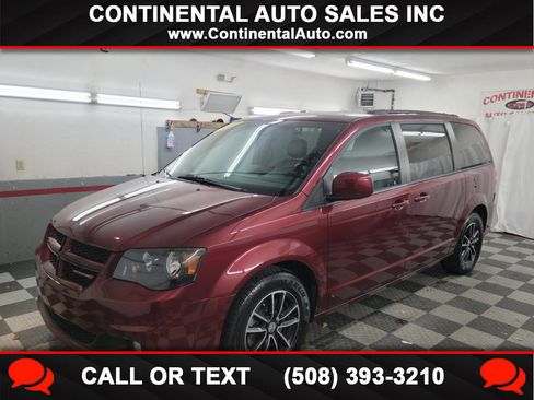Used 2018 Dodge Grand Caravan GT image 1