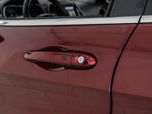 Used 2019 Jeep Cherokee Limited image 34