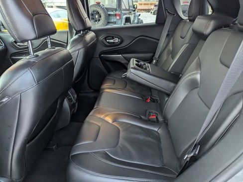 Used 2020 Jeep Cherokee Limited image 18