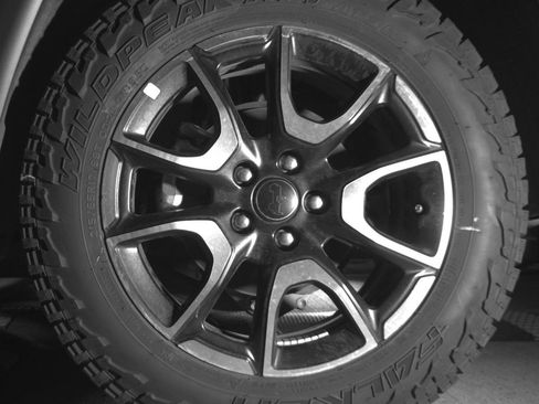 Used 2025 Jeep Compass Trailhawk AWD/4WD image 14