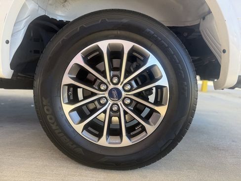 Used 2015 Ford F150 Platinum w/ Equipment Group 701A Luxury image 11