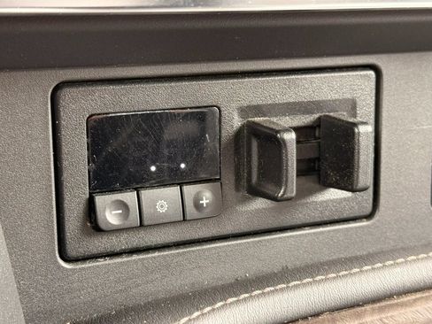 Used 2022 Nissan Armada Platinum w/ Captain's Chairs Package RWD image 41