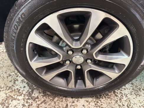 Used 2017 Jeep Grand Cherokee Overland image 35