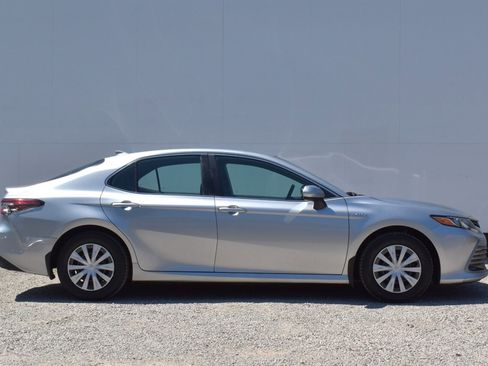 Used 2021 Toyota Camry LE FWD image 6