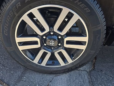 Used 2023 Toyota 4Runner Limited AWD/4WD image 38
