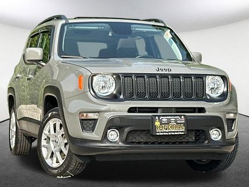 Used 2020 Jeep Renegade Latitude w/ Cold Weather Group AWD/4WD image 2