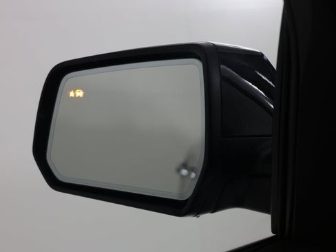 Used 2023 GMC Acadia Denali w/ Denali Technology Package image 17