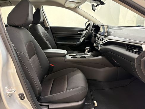 Used 2025 Nissan Altima 2.5 SV FWD image 25